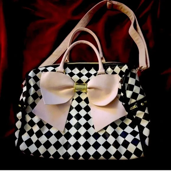 Betsey Johnson Weekender Bow Duffel Bag - Picture 1 of 14